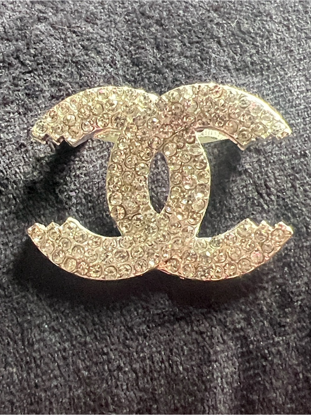CHANEL Crystal-Embellished CC Logo Brooch in silverand Clear